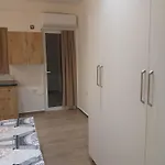 Denis 아파트