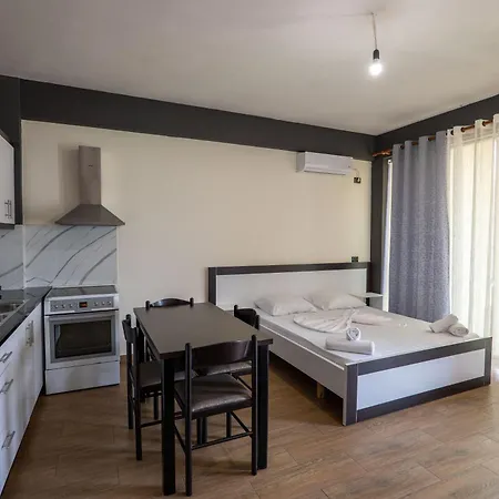 Denis * Sarandë