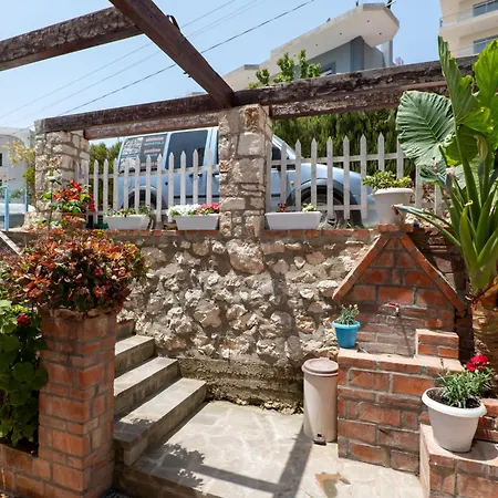 Denis アパート Sarandë